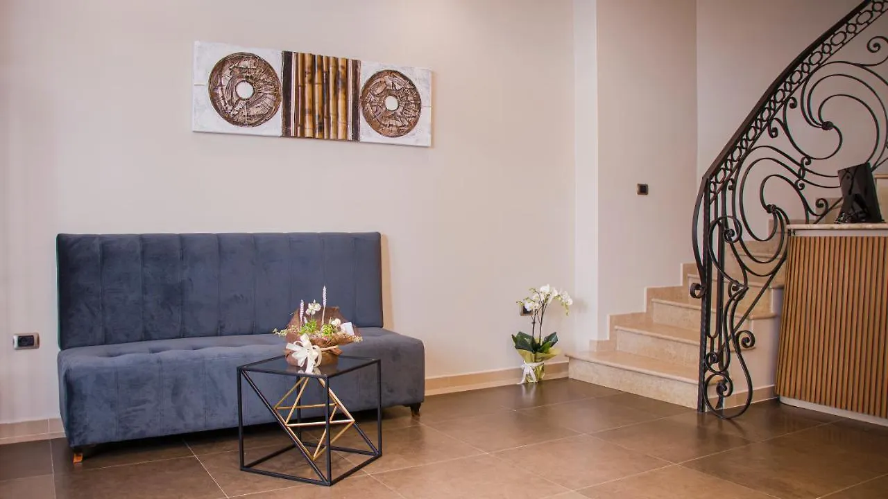 Monun Boutique Hotel Tirana 3*,